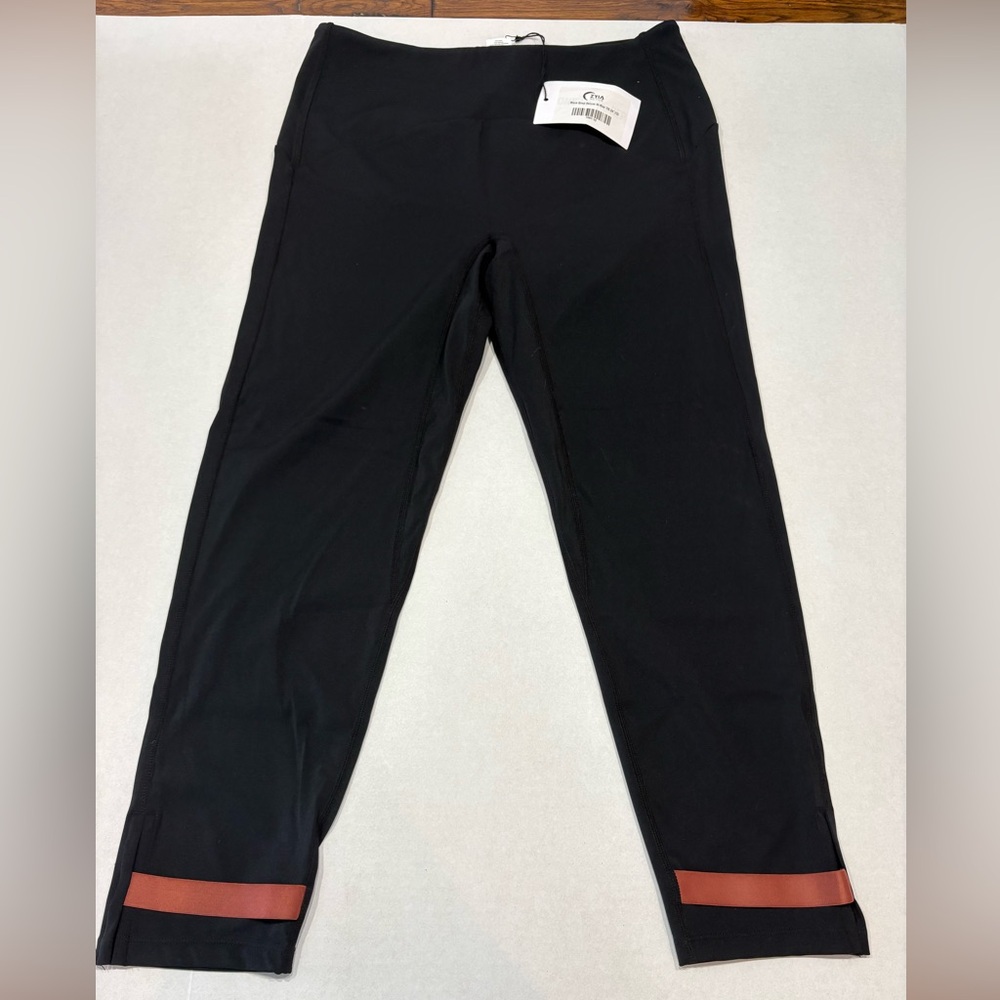 Zyia Black leggings with strap, deluxe high rise 7/8 length 24” size 12 NWT